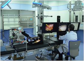 消化器外科用インテリジェント手術支援ロボット全景